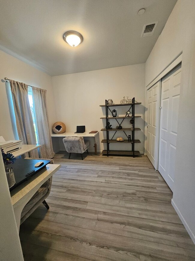 Building Photo - MUST SEE 4 Bedroom 2 bath