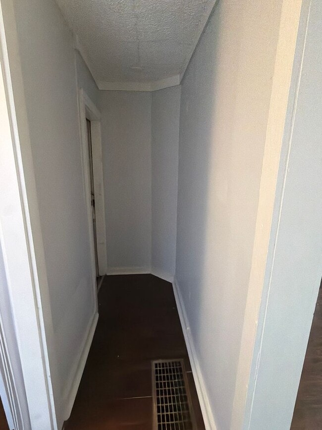 Building Photo - New Listing! 3BR/1BA home in North Brookside Park