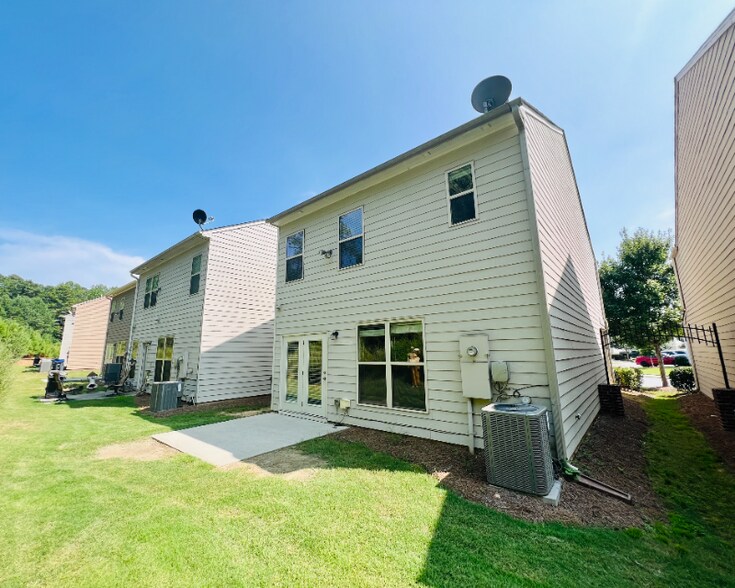 Building Photo - 256 Highland Pointe Cir E