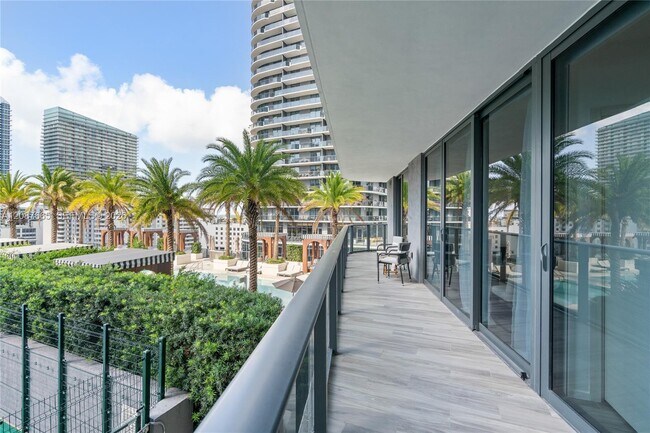 Building Photo - 801 S Miami Ave