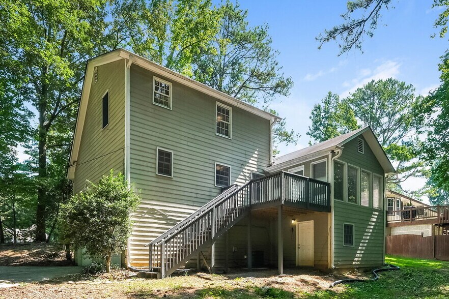 Building Photo - 2432 Hillboro Cir S W