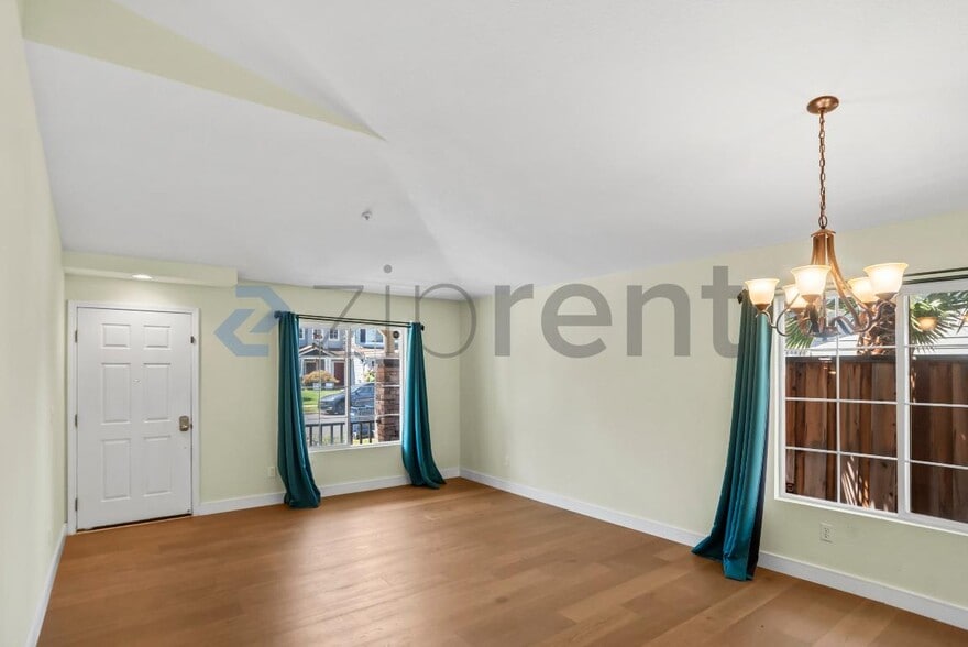 Building Photo - Unit