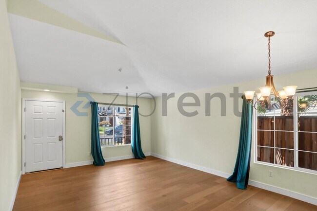 Building Photo - Unit