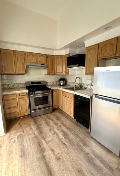 Building Photo - 2912 Park Center Dr