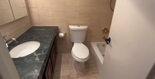 Building Photo - 816 N Dearborn St