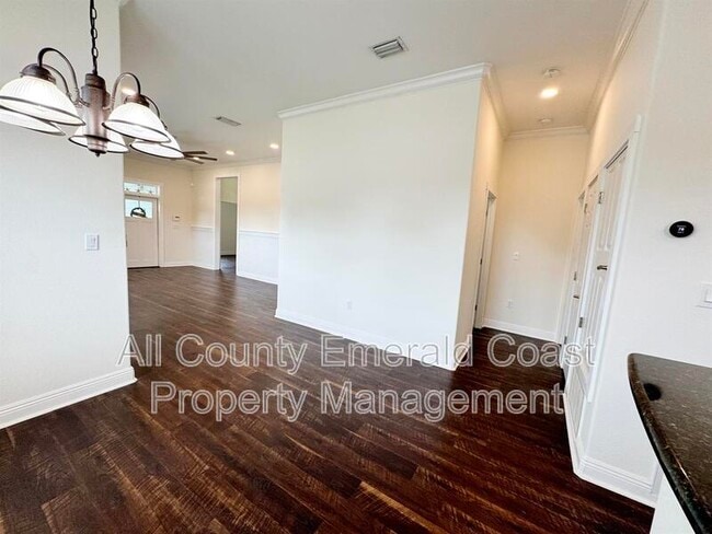Building Photo - 722 Kelly St