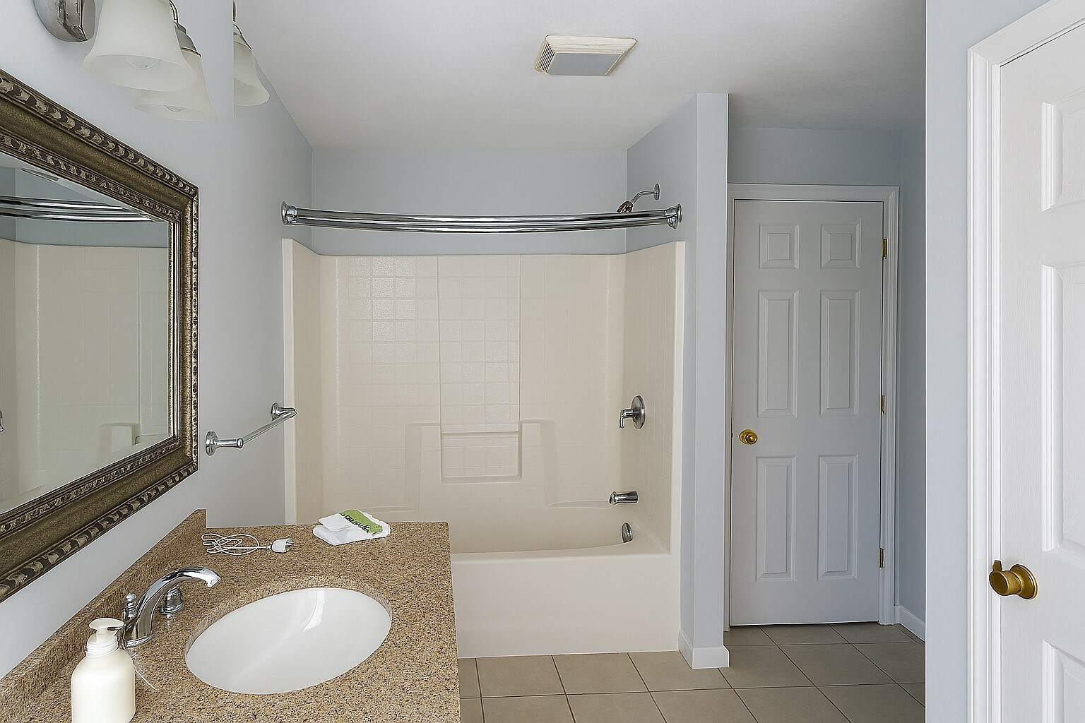 Building Photo - 6 Pepperbush Court