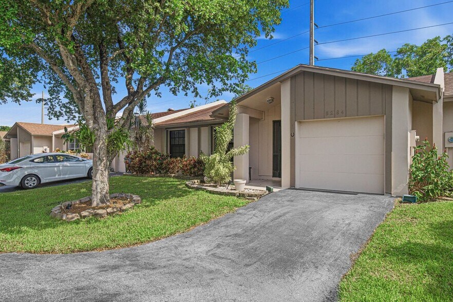 Building Photo - 5284 Breadfruit Cir