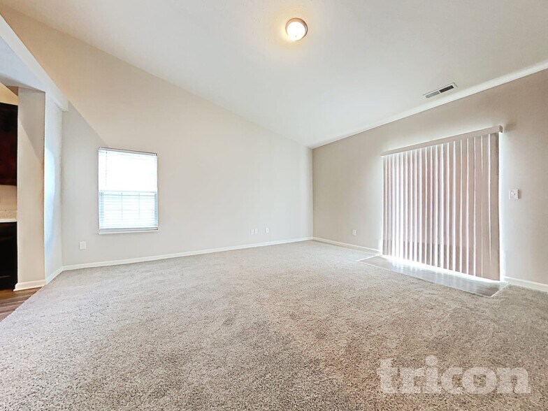 Building Photo - 675 Albermarle Dr