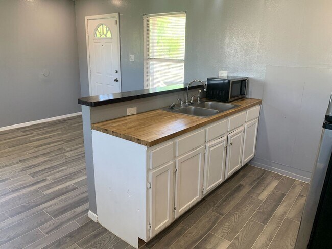 Building Photo - 2319 Observation Dr