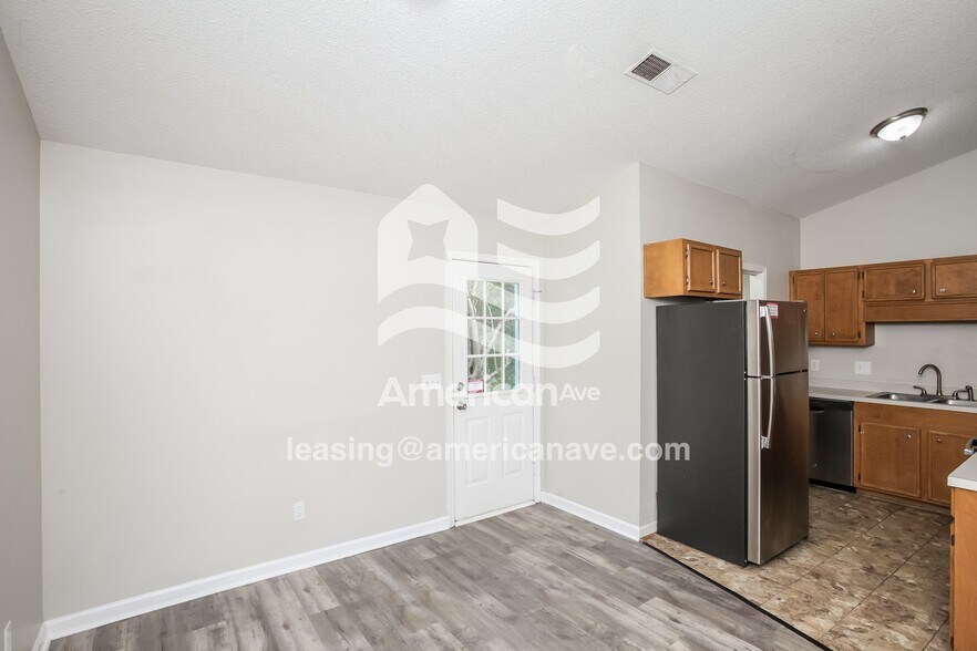 Building Photo - 2912 S Partridge Cir