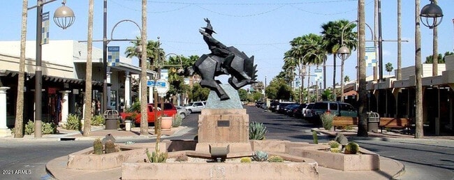 Building Photo - 8337 E Meadowbrook Ave