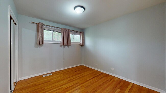 Building Photo - 9131 Kilbourn Ave