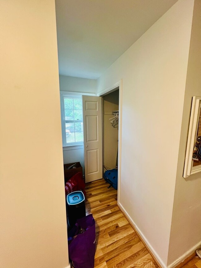 Building Photo - Charming 4-Bedroom Home with Ample Space and Modern Amenities