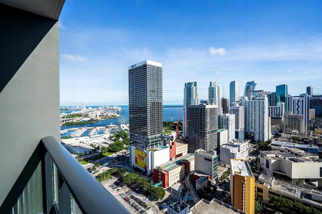 Building Photo - 601 NE 1st Ave