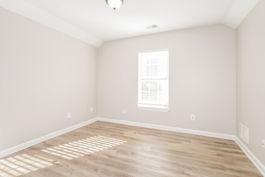 Building Photo - 8793 5 Oaks Dr W