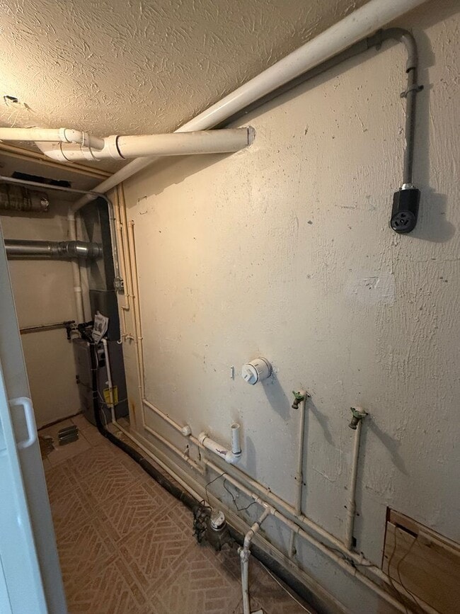 Building Photo - Austintown, Updated 3/4 Bedroom, 1 1/2 Bat...