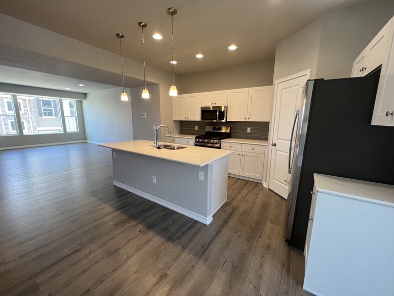 Building Photo - 7862 Kirwin Hts