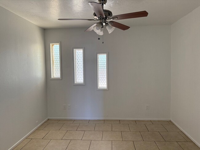 Building Photo - 5-Bedroom Home In Tempe