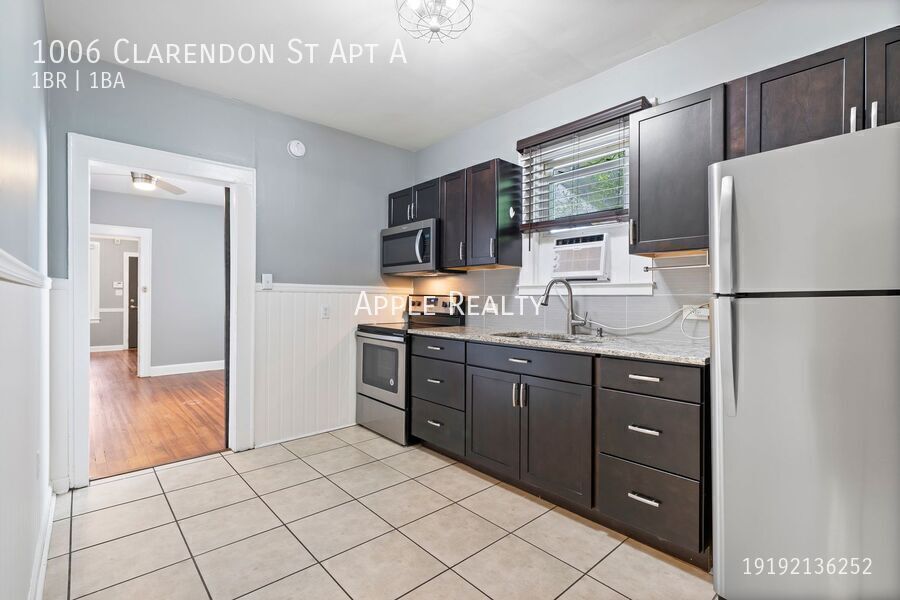 Building Photo - 1006 Clarendon St