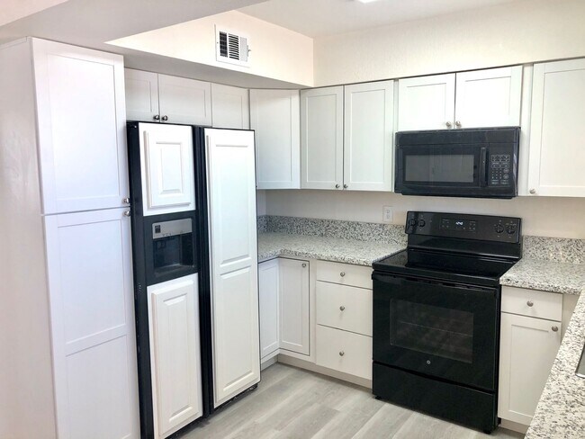 Building Photo - Cute 3 Bedroom Home near Hualapai Mt. School.