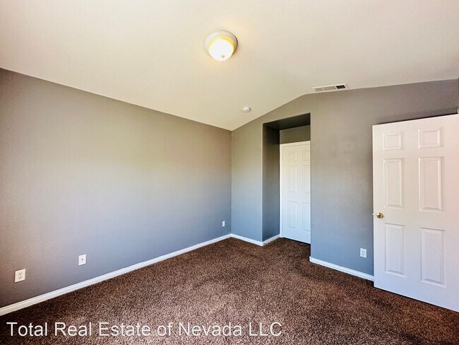 Building Photo - 5 br, 3 bath House - 4353 Silver Bay St