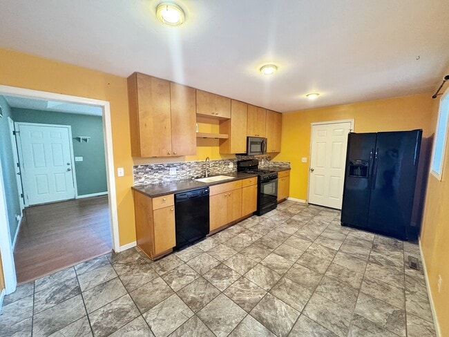 Building Photo - 125 SE 240th Rd