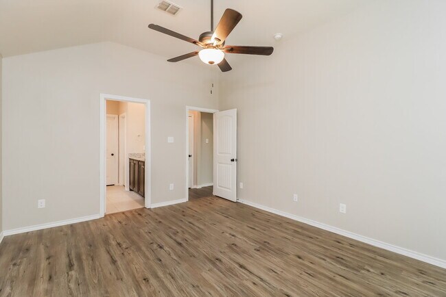 Building Photo - 424 Bishopgate Ct