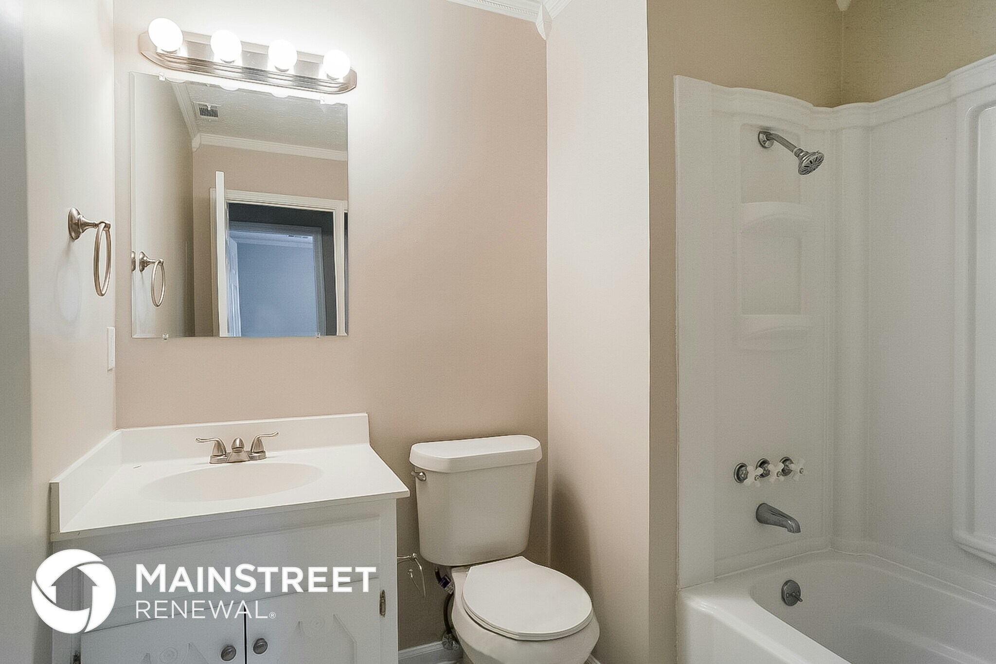 Building Photo - 2440 Hillboro Cir S W