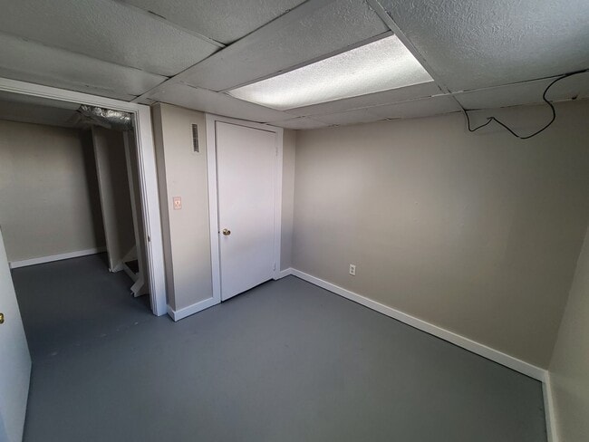 Building Photo - 2 Bedroom Home in Normal