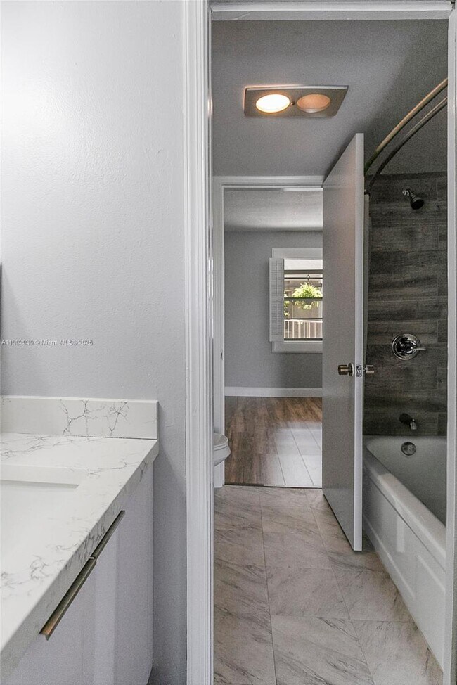 Building Photo - 501 SW 11th Pl