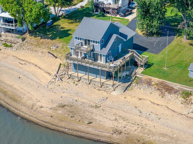 Building Photo - 15414 N River Beach Dr