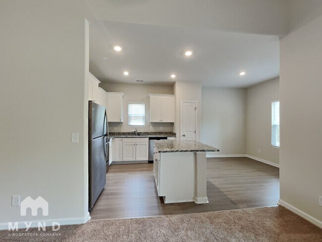 Building Photo - 155 Royal Mdw Dr