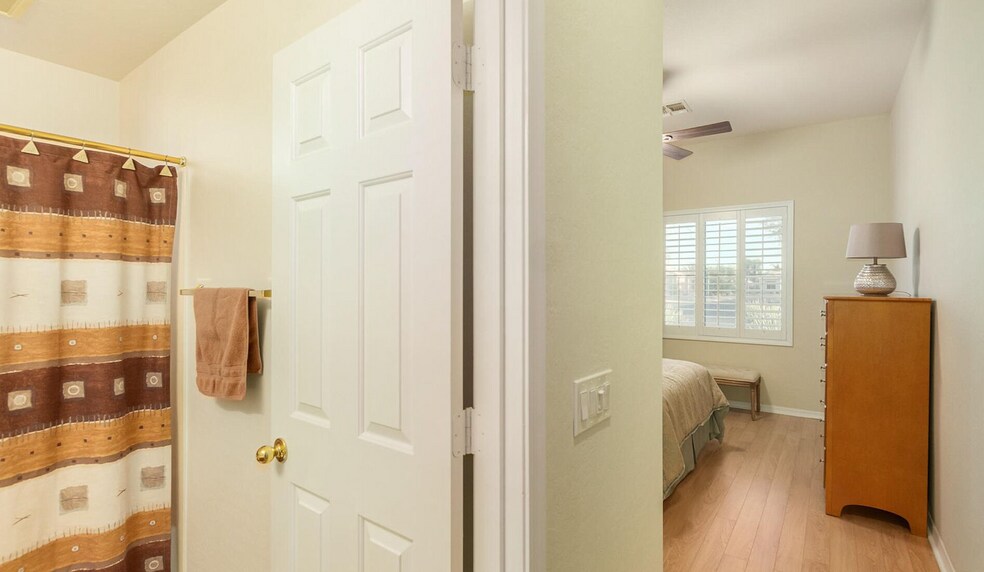 Building Photo - 892 W Raven Dr