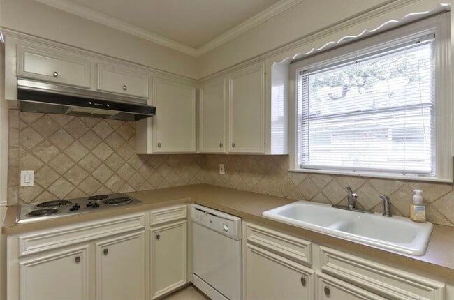 Building Photo - 2011 Stebbins Dr