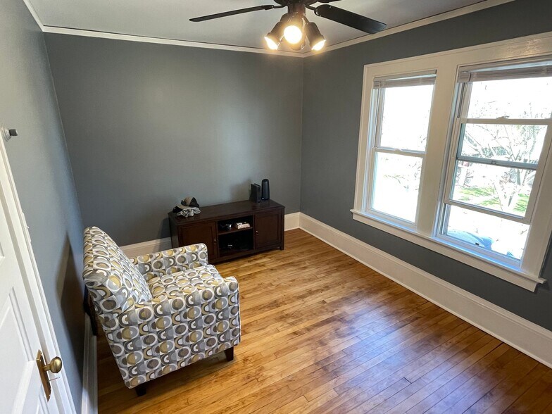 Building Photo - 1109 S 64th St