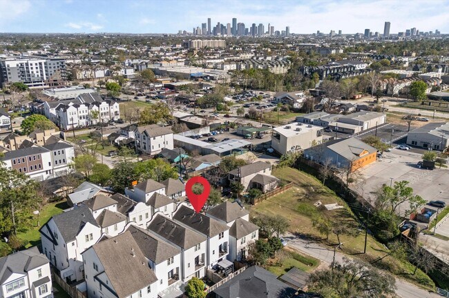 Building Photo - 1139 W 21st St