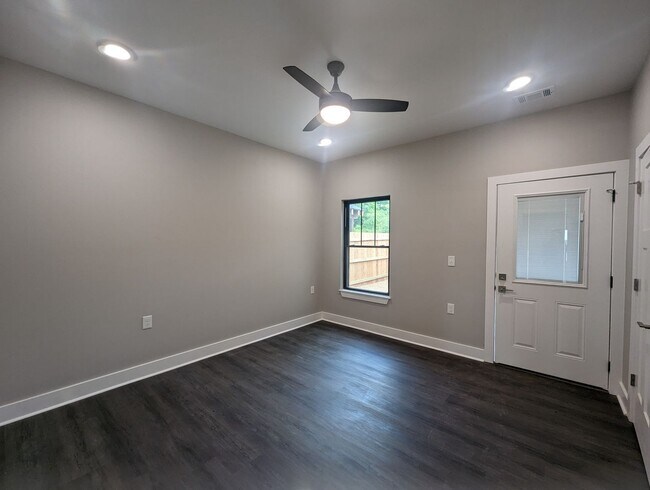 Building Photo - 3 Bedroom/2 Bathroom New Construction Town...