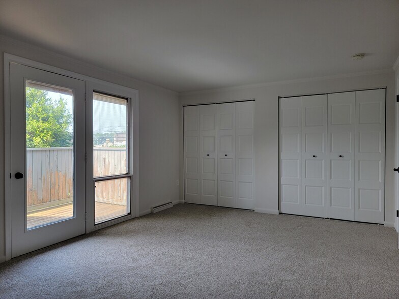 Building Photo - 541 Cloverbrook Dr
