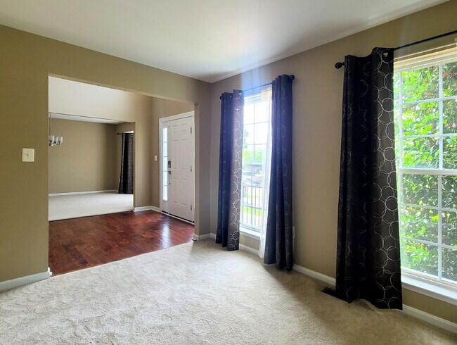 Building Photo - 5 BR, 4 BA Colonial in Lee's Hill