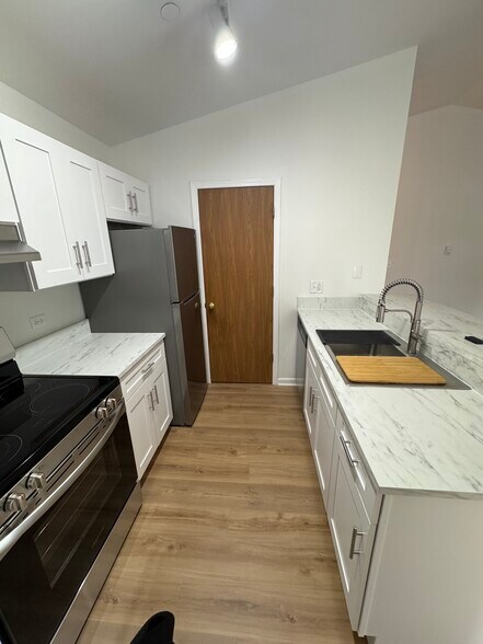 Building Photo - 1347 Cunat Ct