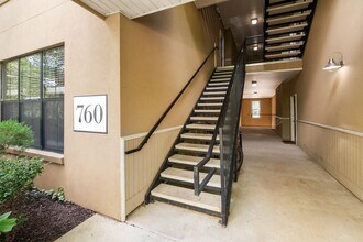 Building Photo - 1BR, 1Ba Condo in Walker Square