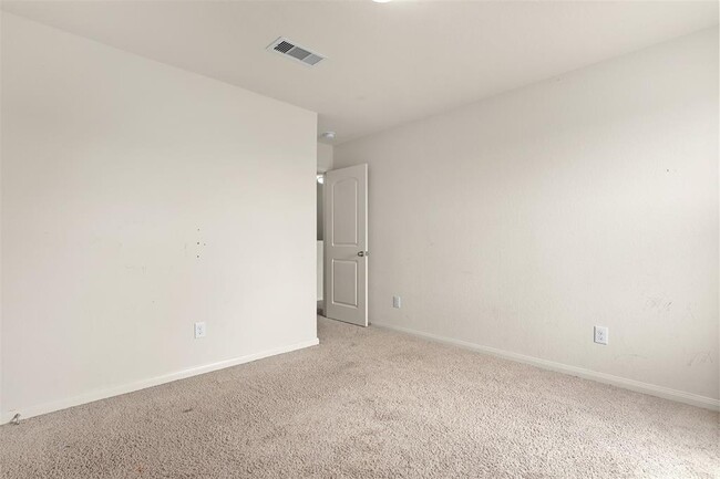 Building Photo - 5546 Rainbow Rd.