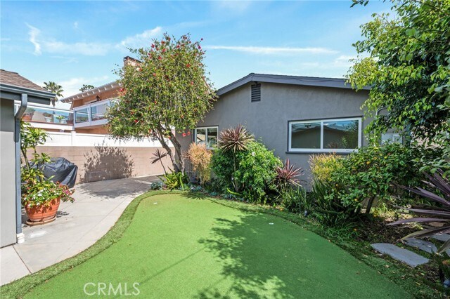 Building Photo - 413 N Paulina Ave