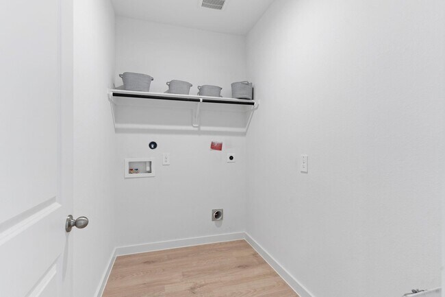 Building Photo - 7811 Bel Fiore Dr