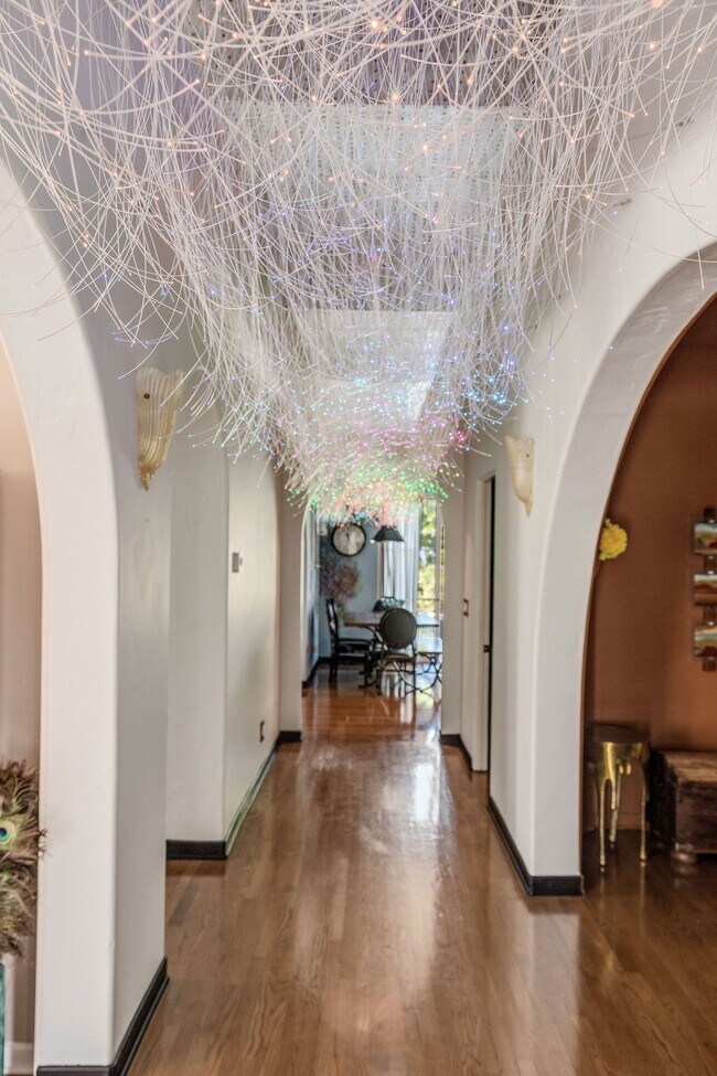 Building Photo - 1809 Palos Verdes Dr W