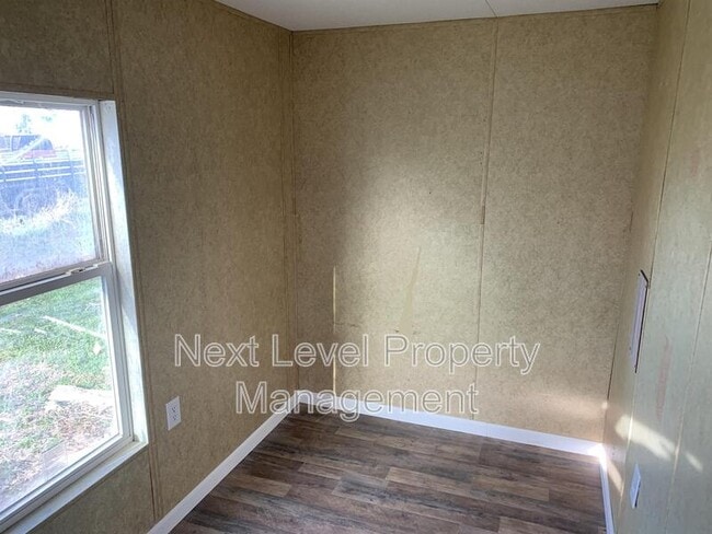 Building Photo - 111 S Cedar Dr