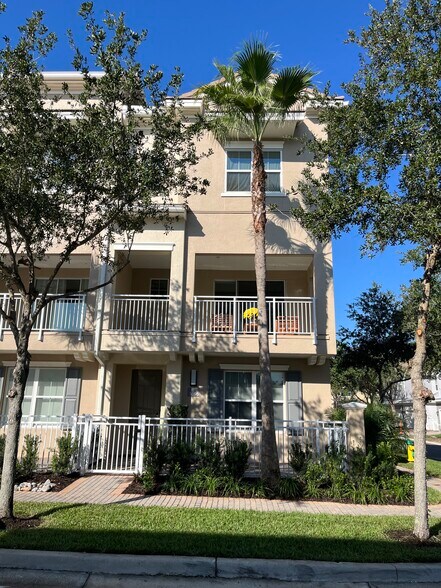 Building Photo - 891 Brutus Ter