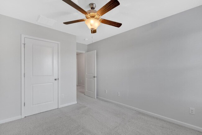 Building Photo - 4 Bedroom Home Available!