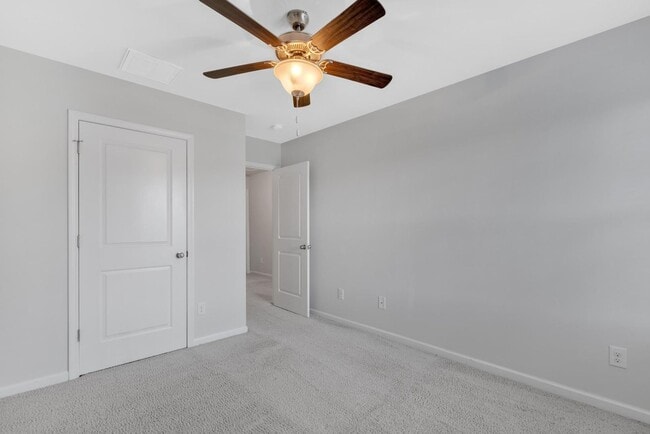 Building Photo - House for Rent in Holly Ridge with large y...